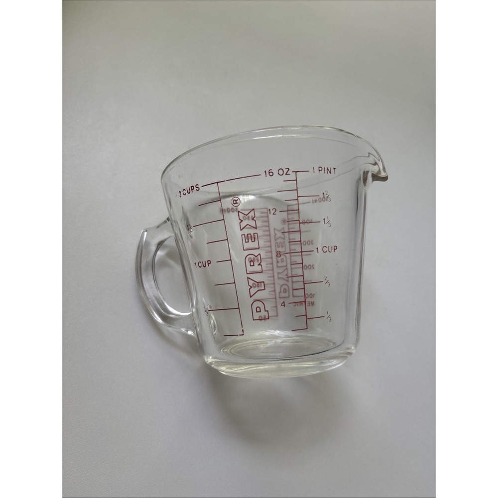 PYREX 516 Glass Measuring Cup Red Lettering Closed D Handle 2 Cup Vintage